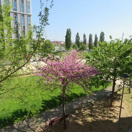 Pis A Apartment Vic